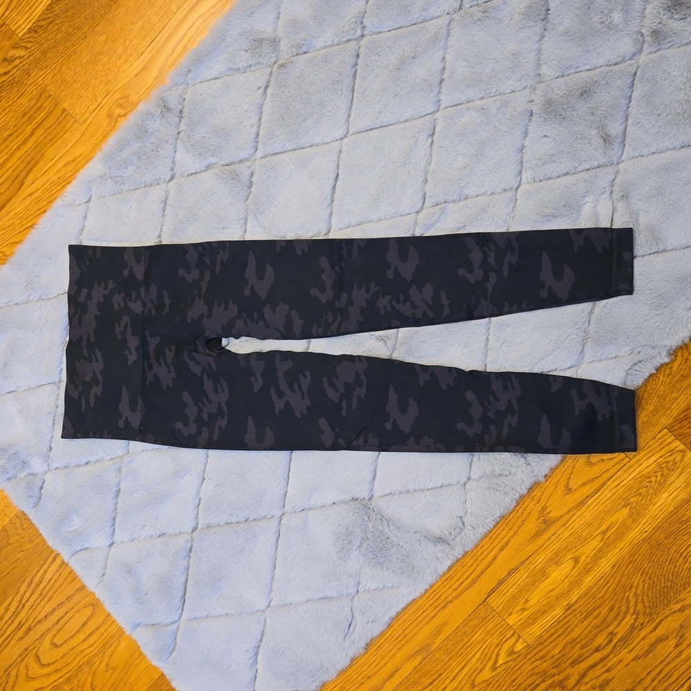 Spanx Grey/Black Camouflage Leggings, Women's Size Small, Great Condition